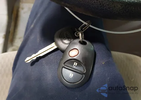 2010 Toyota Highlander Base V6 из США, поврежденный, VIN 5TDBK3EH4AS035335